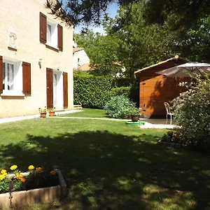 https://gite-muguette.fr-provencehotel.com